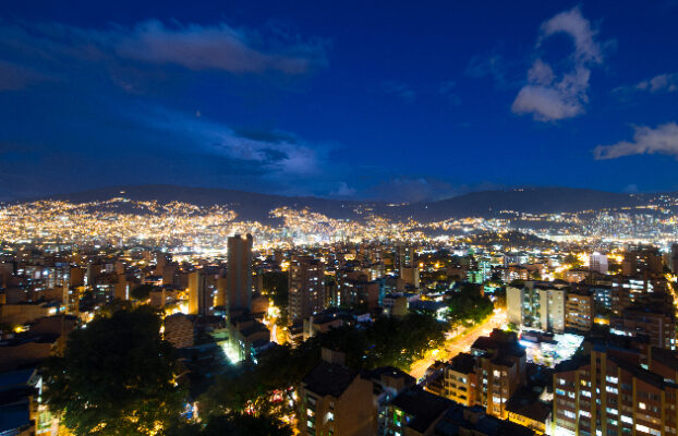 Medellín ingresa al ranking global de los 50 mejores destinos de vida nocturna para 2026