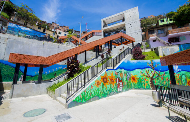 ¿Cómo deciden hoy los viajeros su próximo destino? Claves estratégicas para Medellín y Antioquia en la nueva era del turismo digital