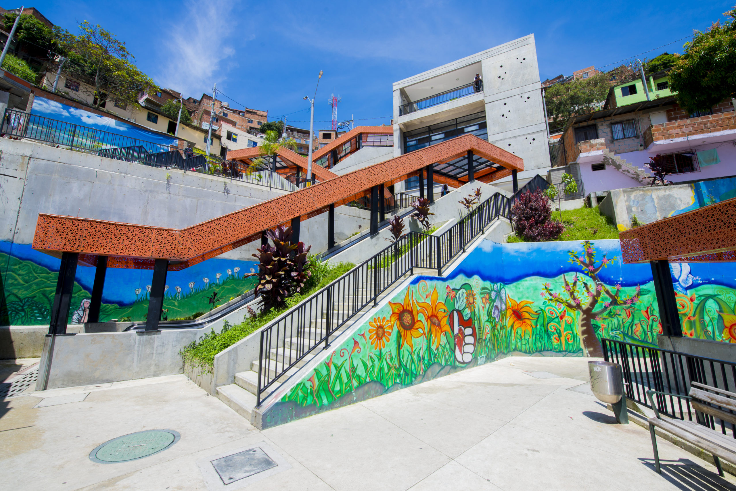 ¿Cómo deciden hoy los viajeros su próximo destino? Claves estratégicas para Medellín y Antioquia en la nueva era del turismo digital