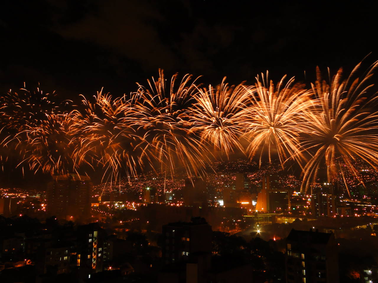 Medellín: donde los sabores, las montañas y las historias florecen