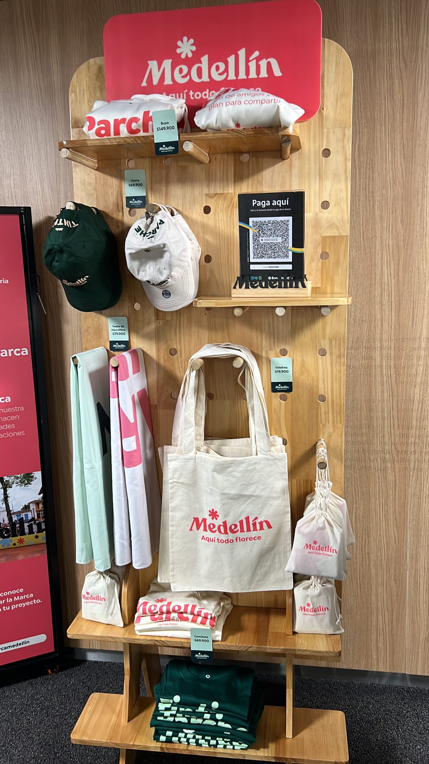 Medellín impulsa el licenciamiento de la marca ciudad “Medellín, aquí todo florece”