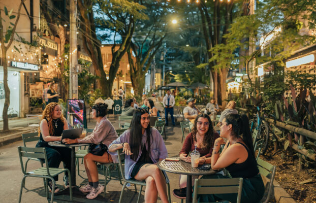 Generación Z y turismo en Medellín y Antioquia: datos, tendencias y oportunidades para el destino