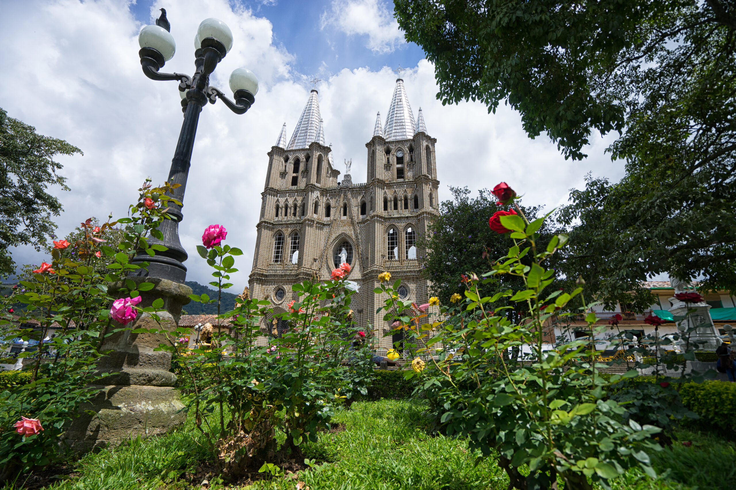 Viajar cerca para quedarse más tiempo: una oportunidad para el turismo en Medellín y Antioquia 