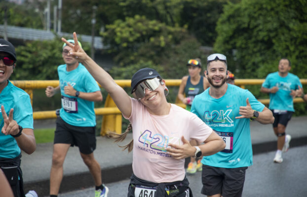La Maratón Medellín 2026 catapulta el turismo deportivo y la transformación del Distrito 